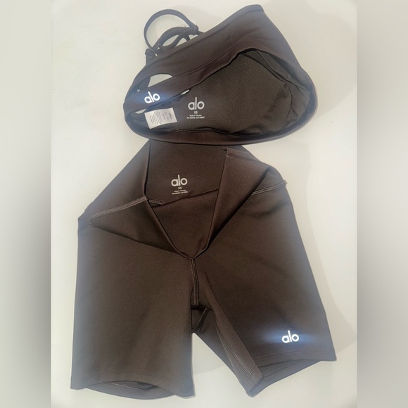 ALO Yoga Airlift Intrigue Bra & Energy Short in Espresso Brown 🤎 - Picture 3 of 6